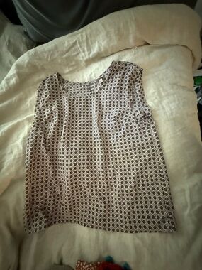 Sleeveless Geometric Print Top in White and Black